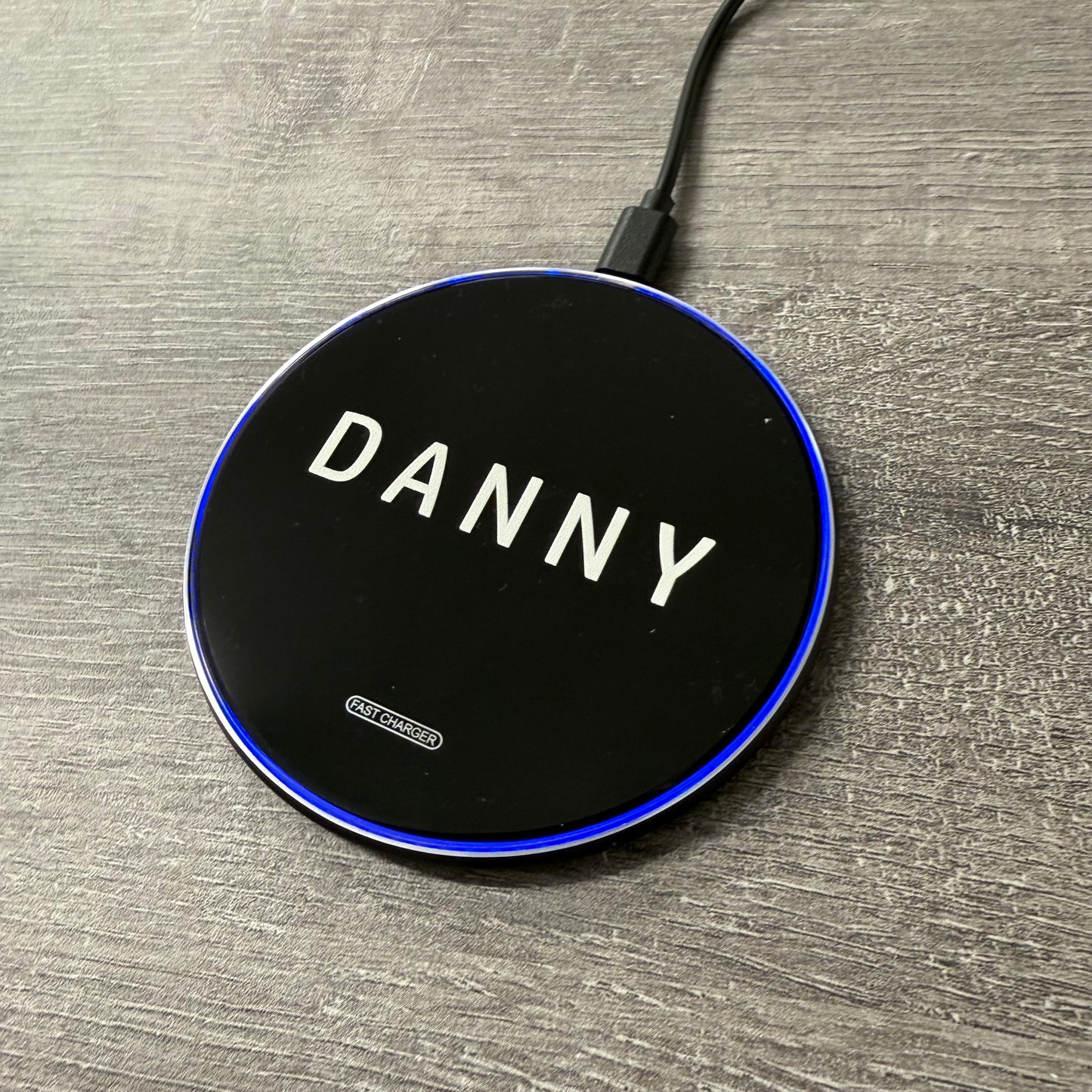 Personalised Wireless Charger – Custom Name Engraved 15W Fast Charging Pad with LED Glow – Qi-Compatible for iPhone, Samsung & More