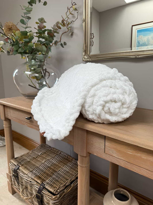 Luxury Handmade Chunky Knit Blanket & Pillows – Premium Cosy Home Comforts