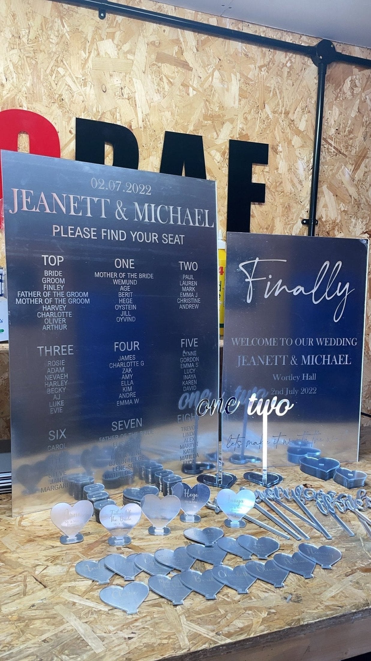 Luxury Wedding Seating Plan | Mirror Wedding Decor The Crafty Bonobo Wedding Decor 5